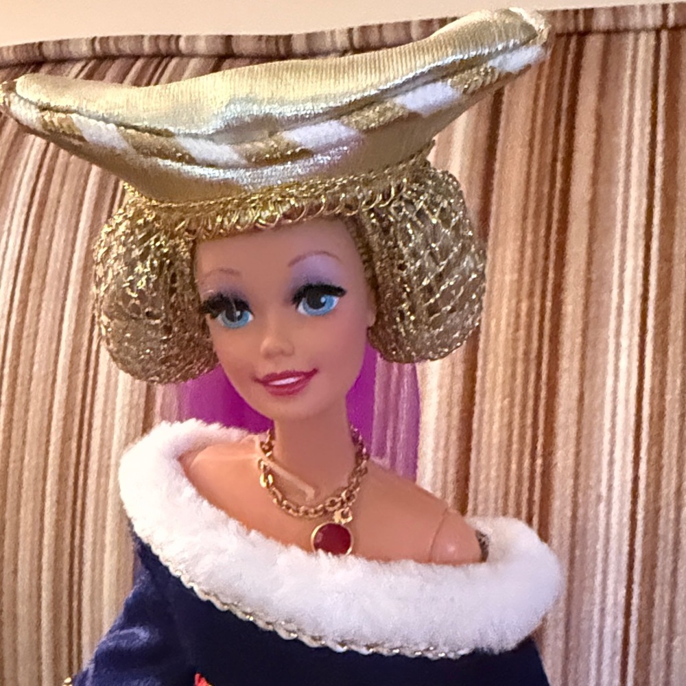 The Great Eras Collection: Medieval Lady Barbie - Picture 2 of 6